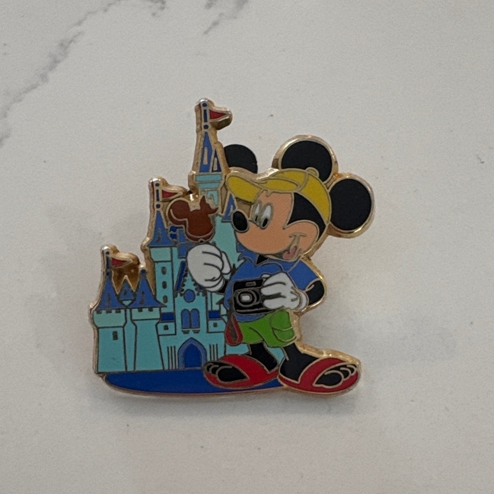 Mickey Mouse Castle Trading Pin